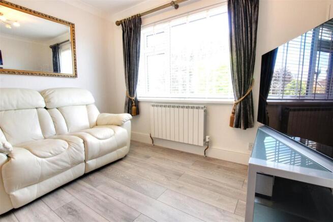5 bed Detached for sale Image 10