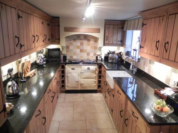 https://s3-eu-west-1.amazonaws.com/propertylab/allanmorris/property-images/standard/4507_The Old Post Office - Kitchen 2.JPG