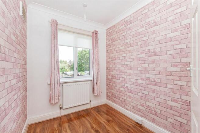 4 bed Semi-Detached for sale Image 11