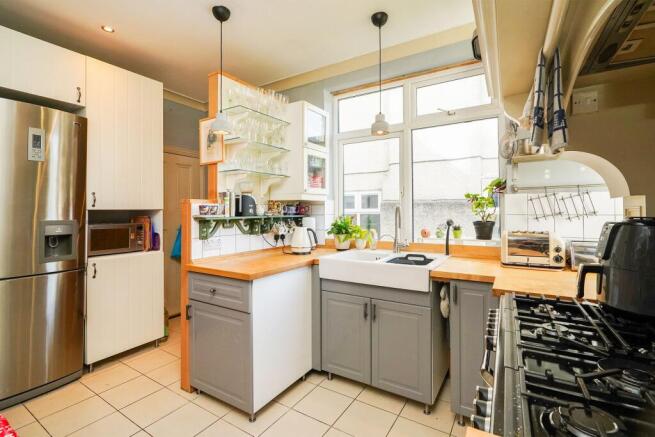 5 bed Semi-Detached for sale Image 6