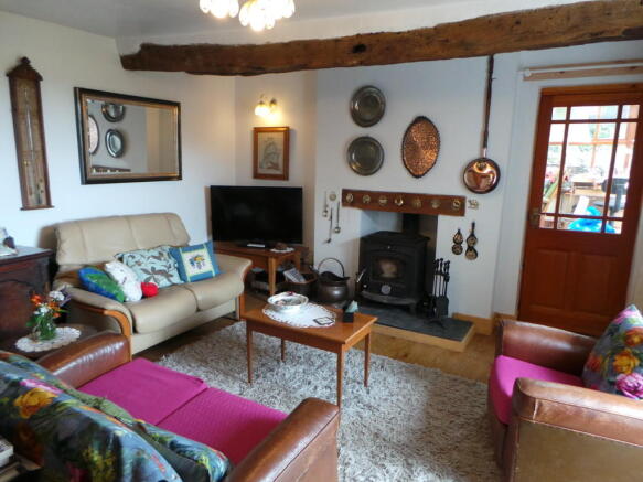 LOUNGE AREA