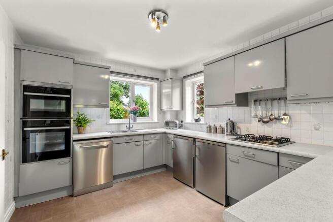 4 bed Detached for sale Image 7