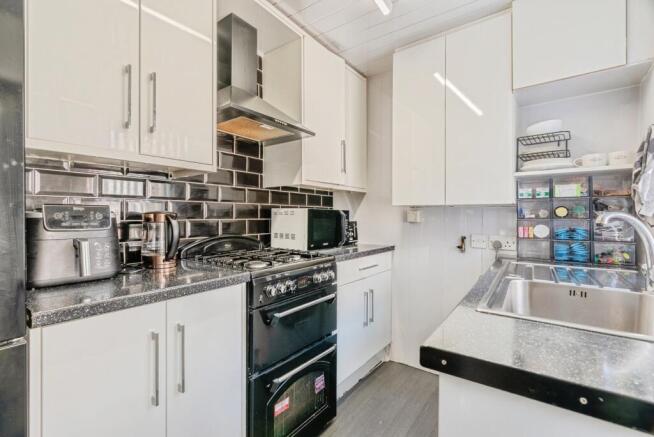 2 bed Terraced for sale Image 8