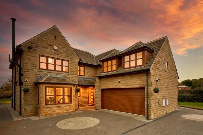 5 bed Detached for sale Image 4