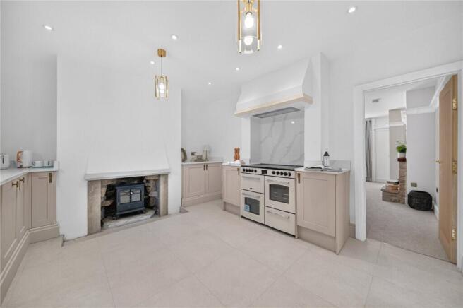 4 bed Semi-Detached for sale Image 12