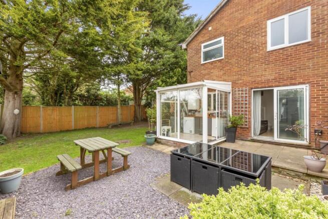 88 Lansdowne Way, HP11 1TW-11.jpg