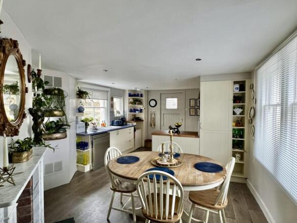 Dirrydan, 3 Castle Bank, Kirkcudbright - Williamso