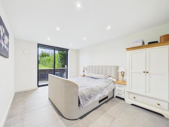 4 bed Semi-Detached for sale Image 11
