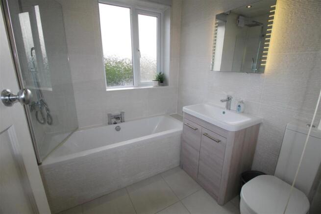 Cudworth Road, 26, bathroom.JPG