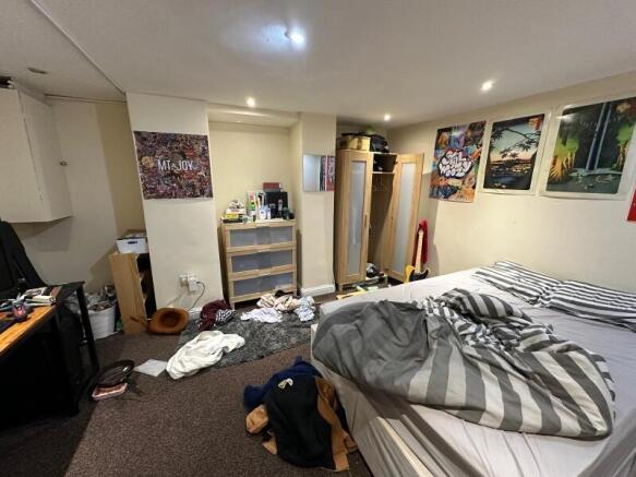 6 bed End of Terrace to rent Image 8
