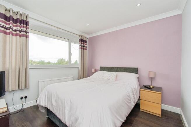 3 bed Semi-Detached for sale Image 11