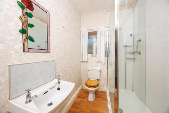 4 bed Detached for sale Image 5