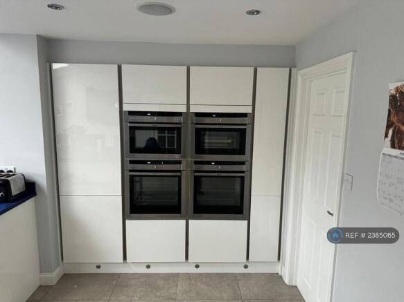 4 Integrated Ovens 