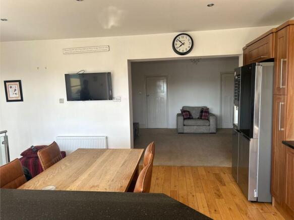 4 bed Detached for sale Image 9