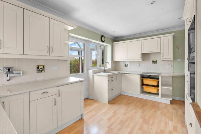 3 bed Detached Bungalow for sale Image 4