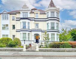6, The Towers, Trinity Square, Llandudno LL30 2PY