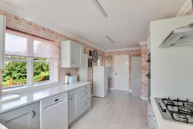 4 bed Detached for sale Image 12