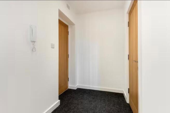 2 bed Apartment to rent Image 11