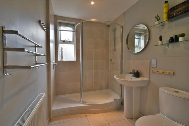 2 bed Flat Share to rent Image 4