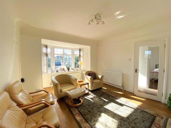 1 Bedford Ave - Lounge.jpg