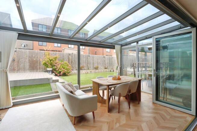 5 bed Detached for sale Image 4