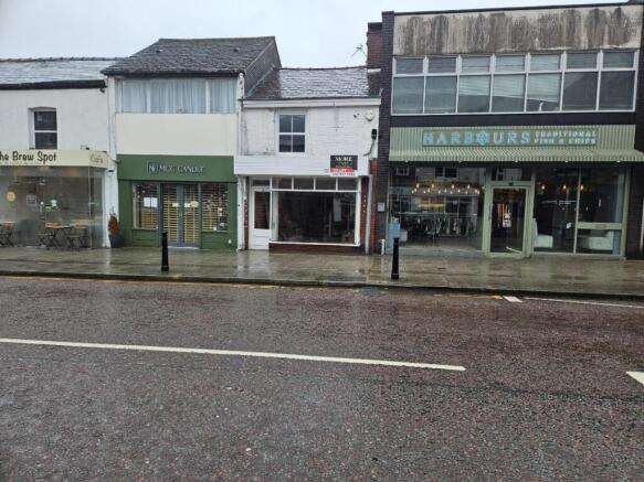 Excellent location near shops and local cafes...