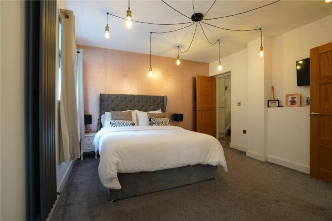 4 bed Semi-Detached for sale Image 11