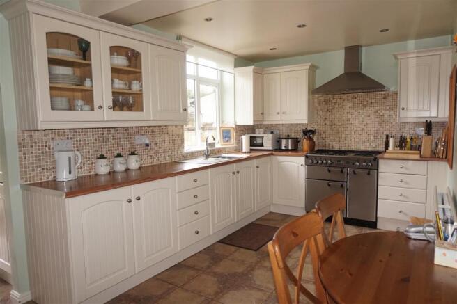 KITCHEN: