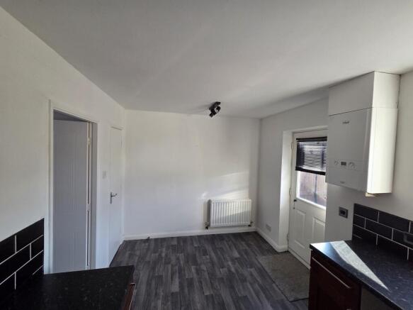 3 bed Terraced to rent Image 7
