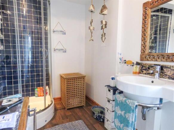 SHOWER ROOM.JPG