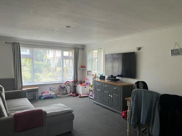 Spacious Lounge Diner