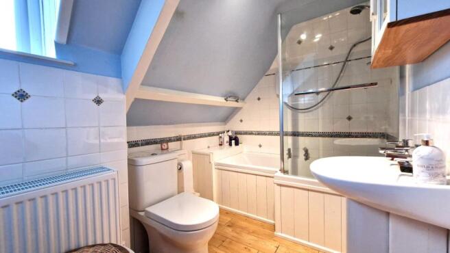 FAMILY BATHROOM