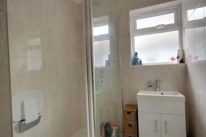 Modern Shower Room/WC