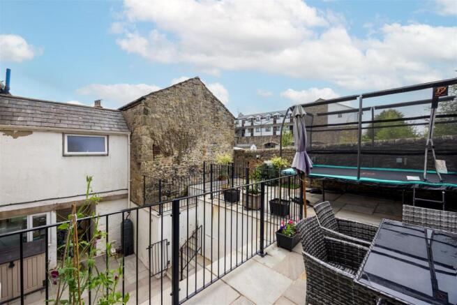 4 bed Terraced for sale Image 4