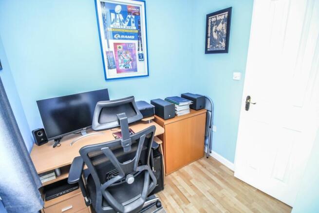 Bedroom 3 pic 2