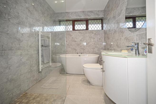 LUXURY BATHROOM