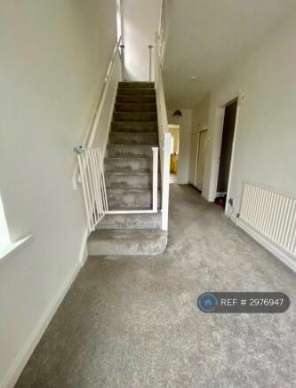 4 bed Semi-Detached to rent Image 8