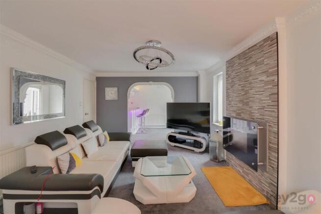 4 bed Detached for sale Image 6