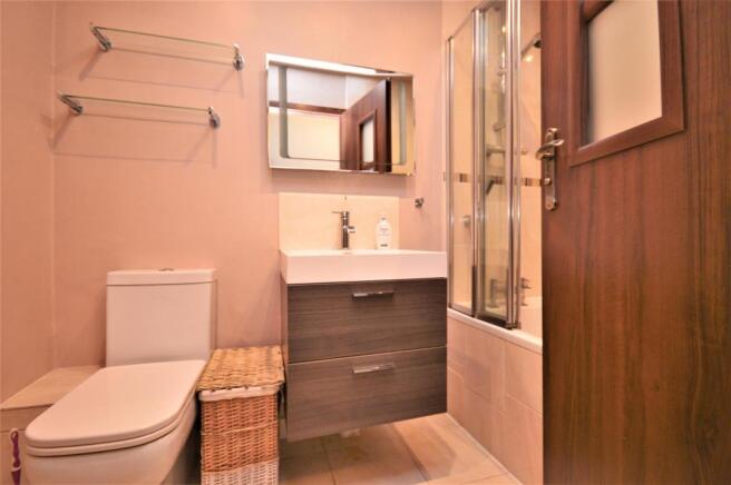 Bathroon 2 hawthorn.JPG