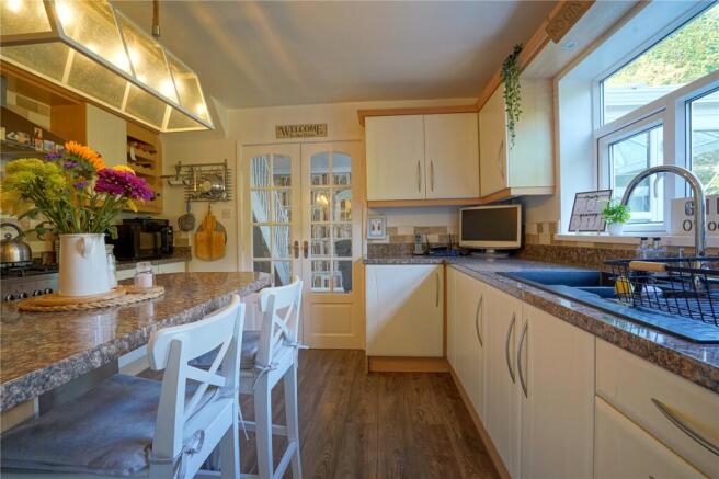 4 bed Detached for sale Image 9