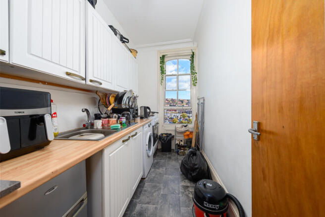 4 bed Flat for sale Image 11