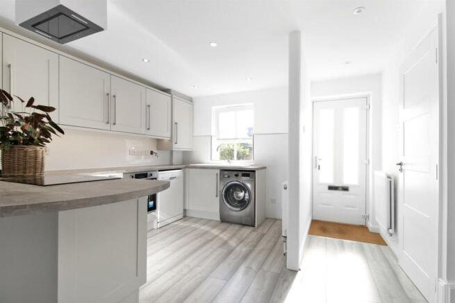 Kitchen 2.jpg