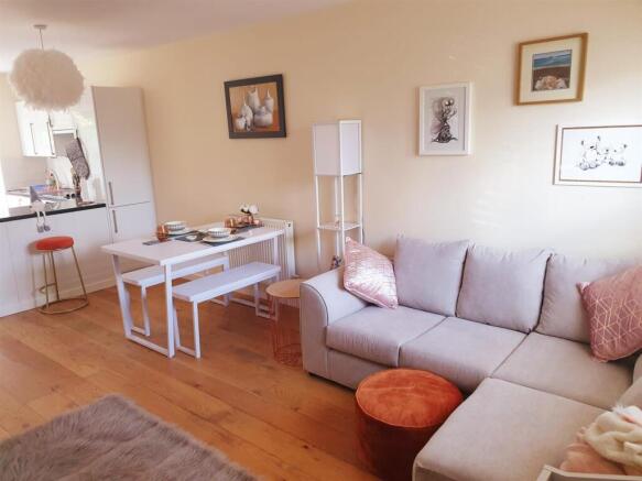 Lounge1.jpg