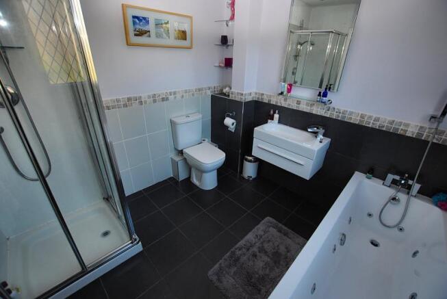 En-Suite Bathroom