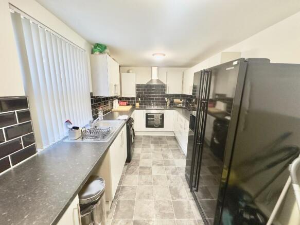 5 bed House of Multiple Occupation for sale Image 6