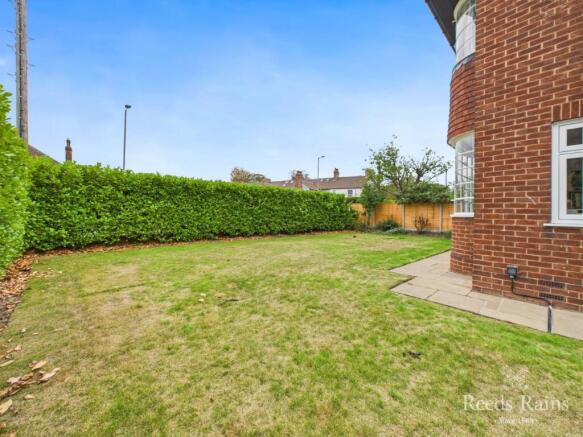 4 bed Detached for sale Image 6