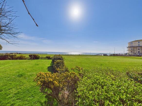 2 bed Flat for sale Image 4