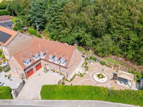 6 bed Detached for sale Image 7