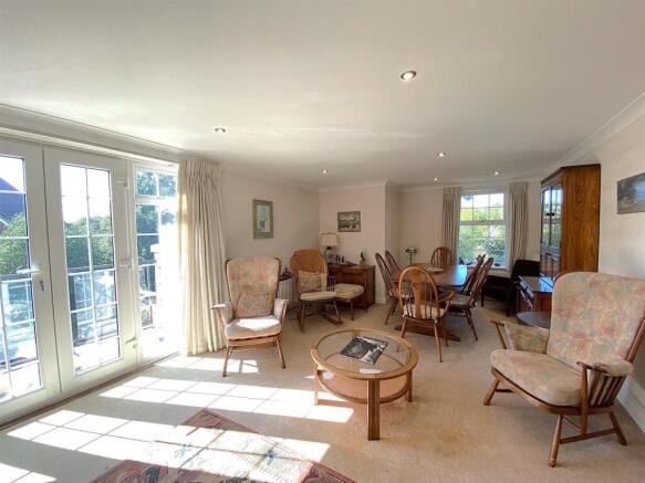 14 Jasmine Way - Lounge2.jpg