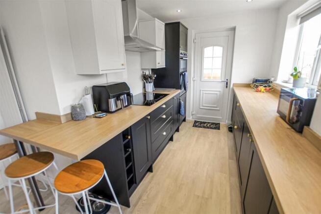 Kitchen (3).jpg